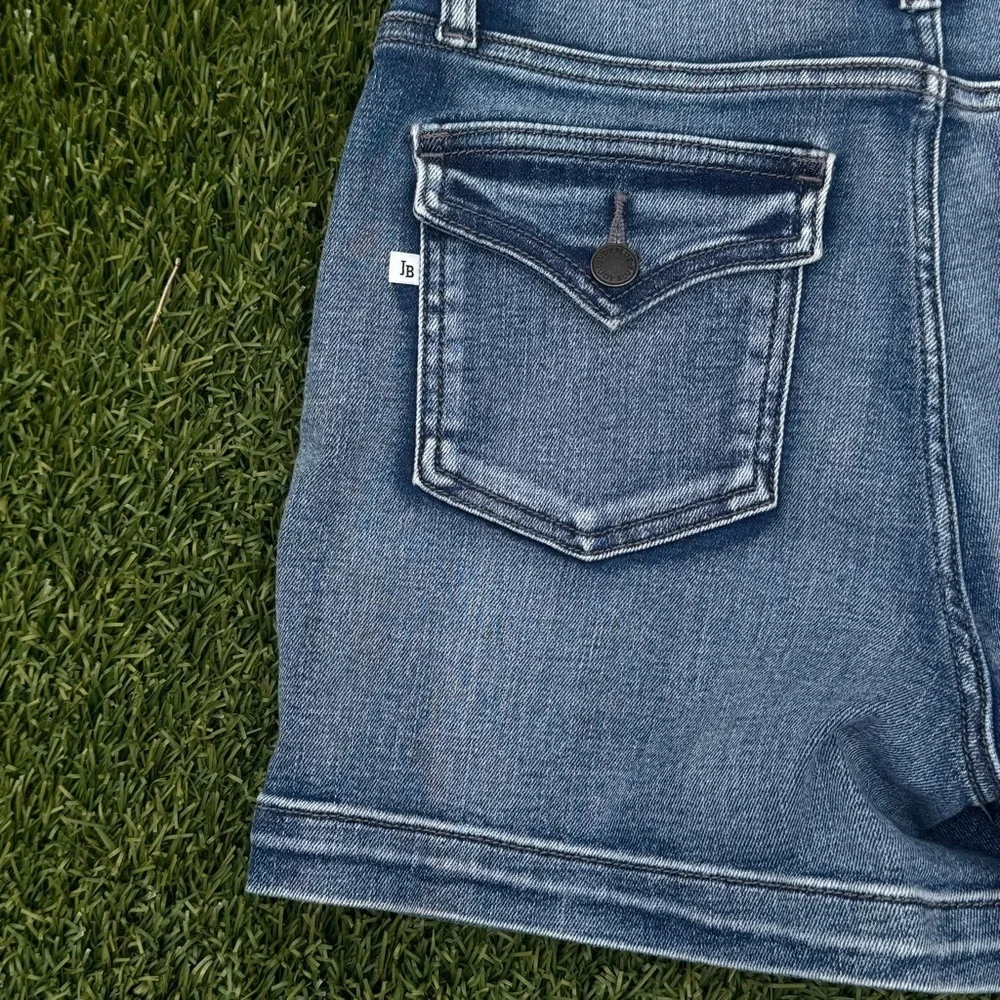 Judy Blue Mid-rise Heavy Contrast Flap Pockets Shorts - Picture 8 of 12